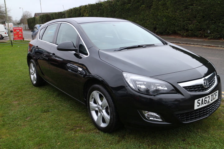 Full size hatchback hire car