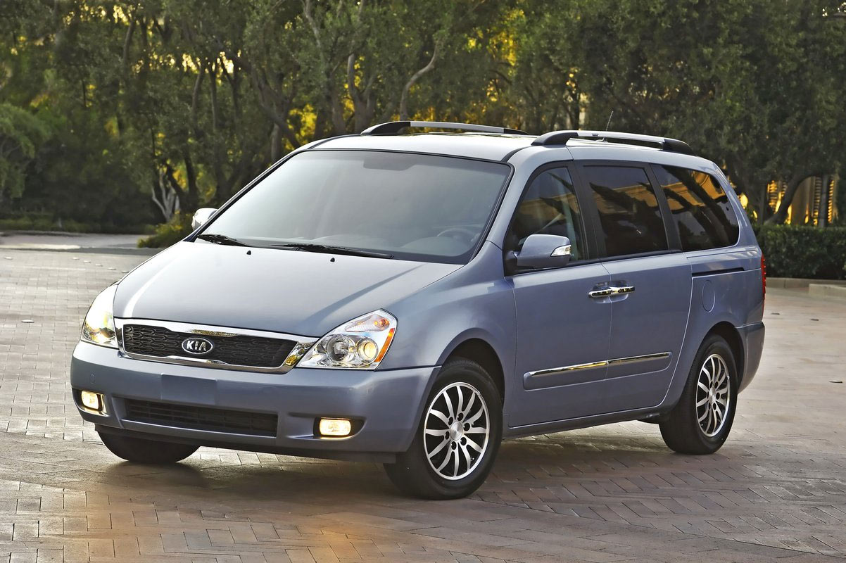 Full size MPV mini bus hire vehicle